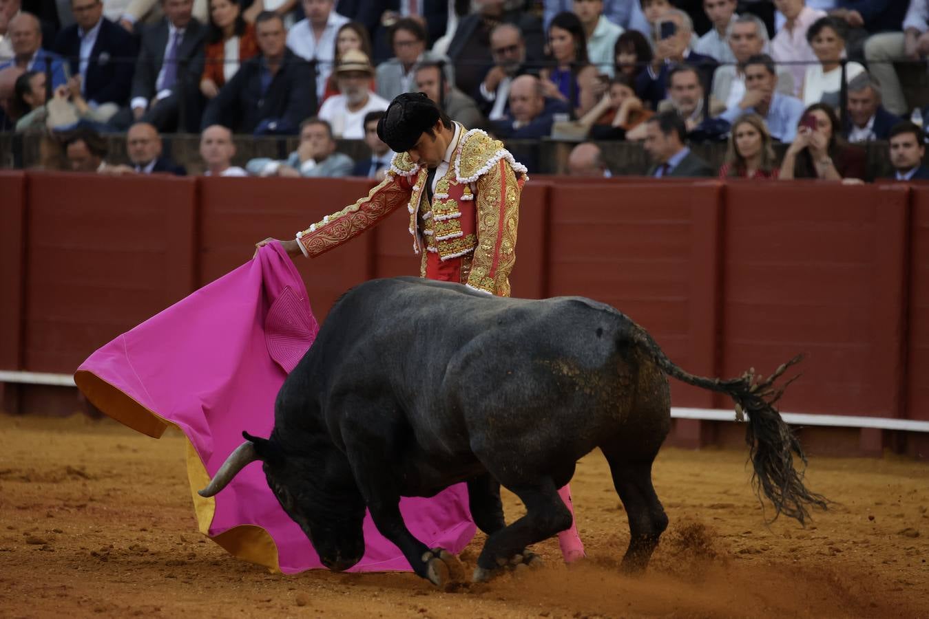 Mano a mano entre Ferrera y Perera en la plaza de toros de Sevilla en 2022. JUAN FLORES