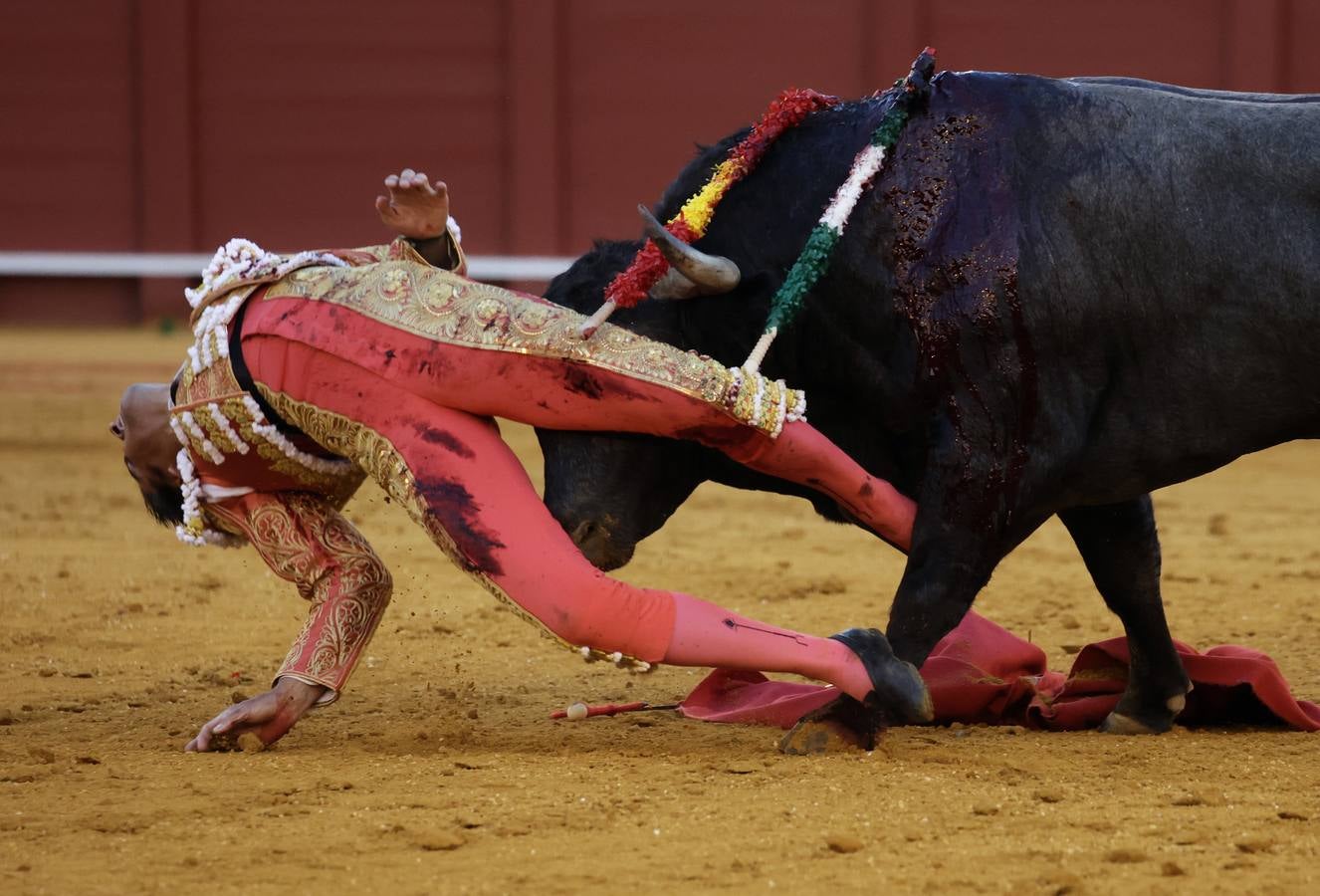 Mano a mano entre Ferrera y Perera en la plaza de toros de Sevilla en 2022. JUAN FLORES