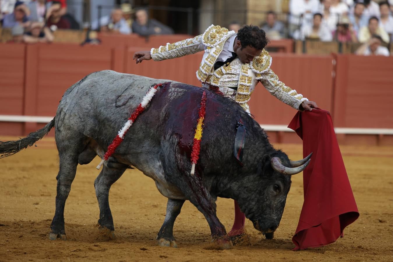 Mano a mano entre Ferrera y Perera en la plaza de toros de Sevilla en 2022. JUAN FLORES