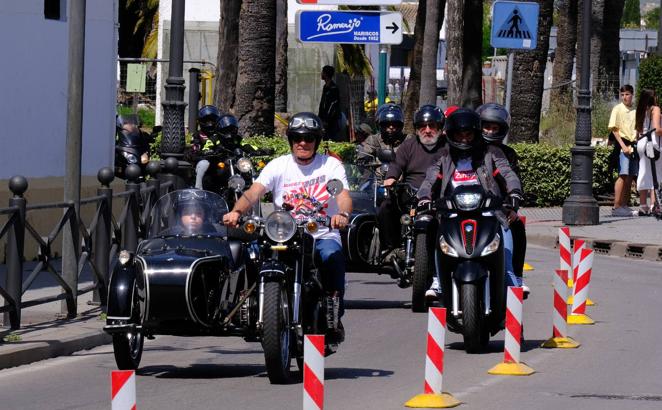 Fotos: Los moteros disfrutan en El Puerto de un ambiente espectacular