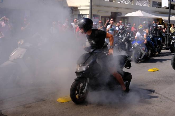 Fotos: Los moteros disfrutan en El Puerto de un ambiente espectacular