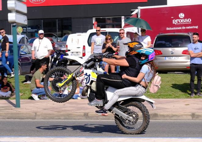 Fotos: Los moteros disfrutan en El Puerto de un ambiente espectacular