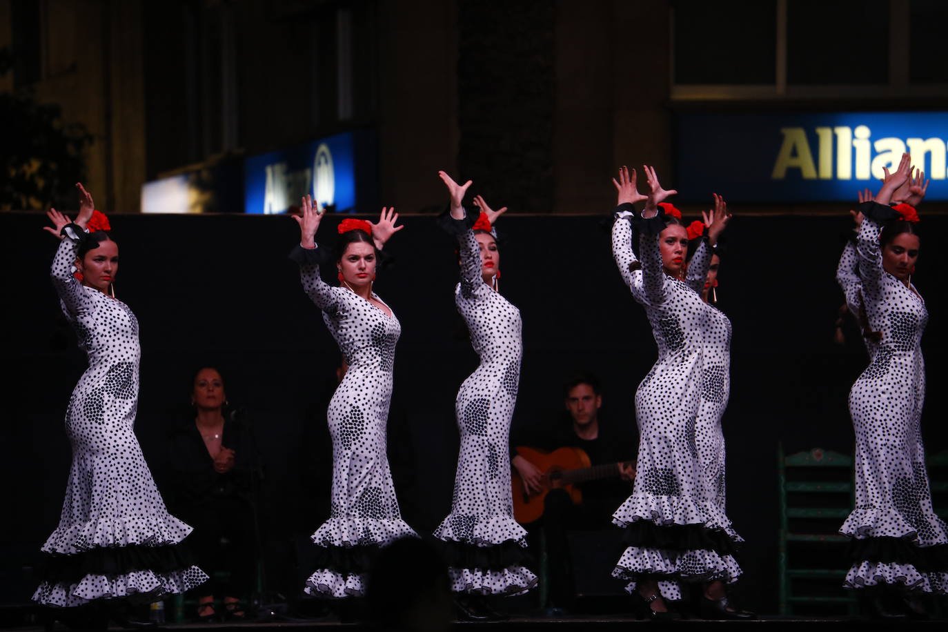 Cruces de Mayo en Córdoba | El vibrante Certamen de Academias de Baile