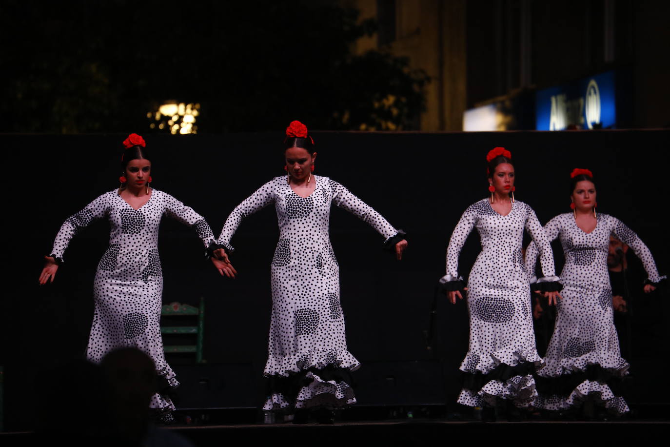 Cruces de Mayo en Córdoba | El vibrante Certamen de Academias de Baile