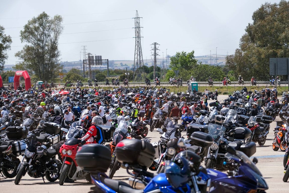 Fotos: salida de los moteros del circuito de Jerez tras la carrera de MotoGP