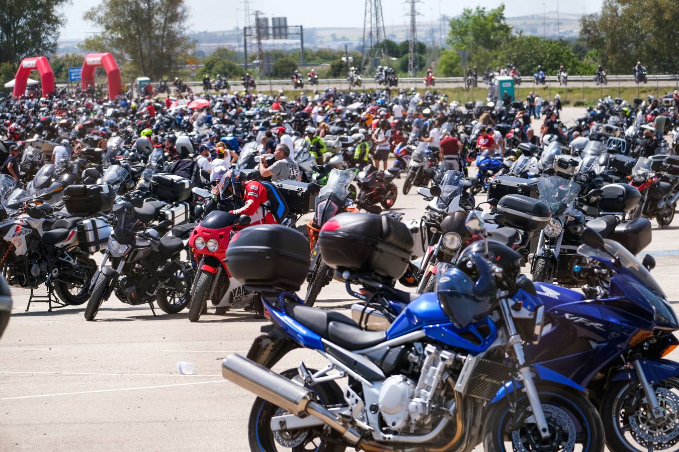 Fotos: salida de los moteros del circuito de Jerez tras la carrera de MotoGP