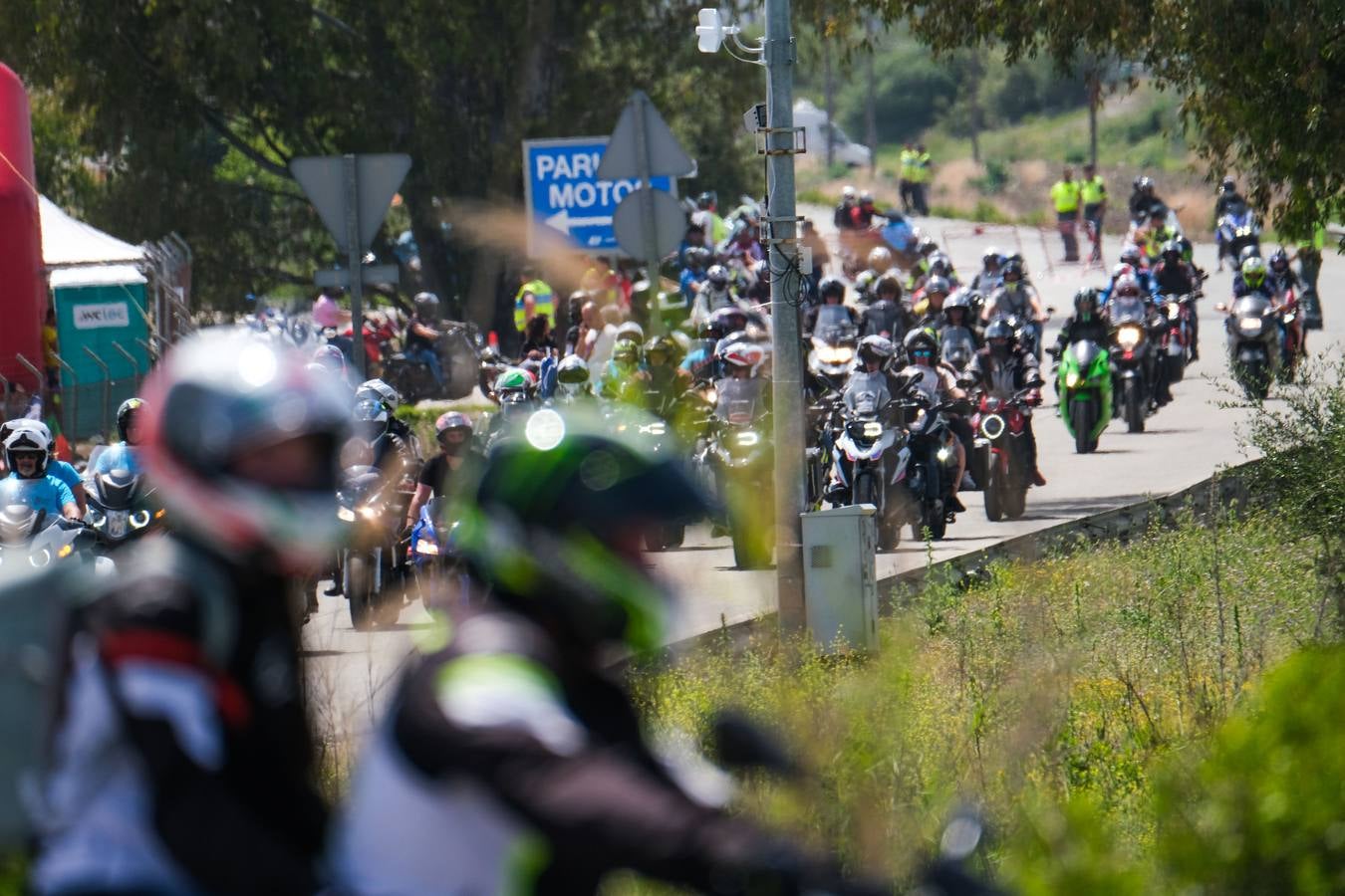 Fotos: salida de los moteros del circuito de Jerez tras la carrera de MotoGP