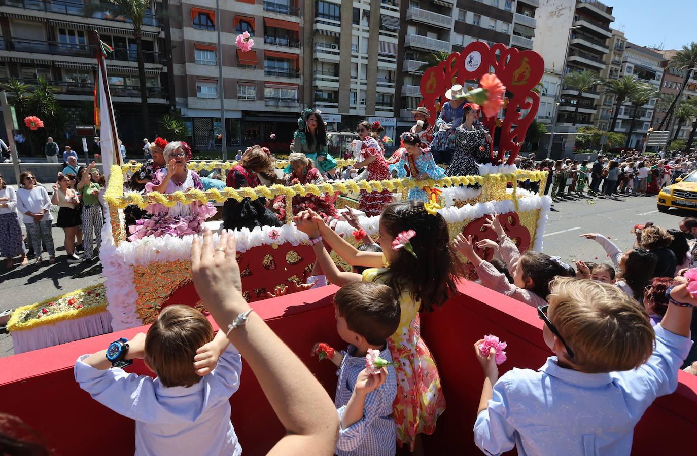 La espectacular Batalla de las Flores de Córdoba 2022, en imágenes