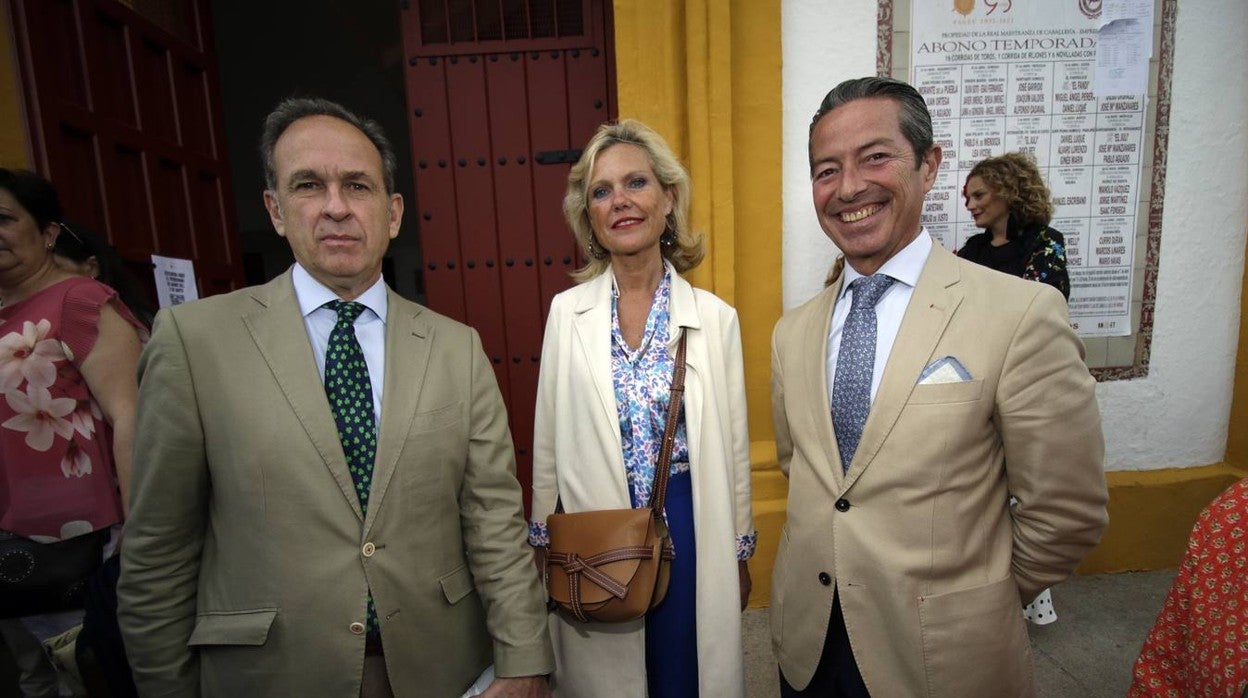 En imágenes, Puerta del Príncipe de la corrida de El Juli, Roca Rey y Rufo en Sevilla