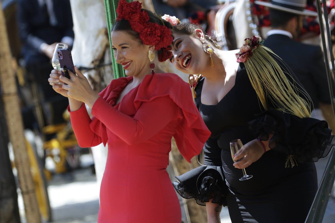 Ambiente en el real durante el miércoles de la Feria de Sevilla 2022. JUAN FLORES