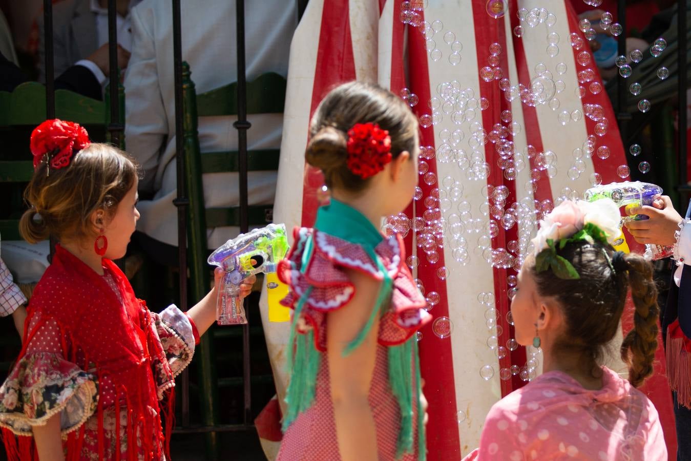 Ambiente en el real durante el miércoles de la Feria de Sevilla 2022. VANESSA GÓMEZ