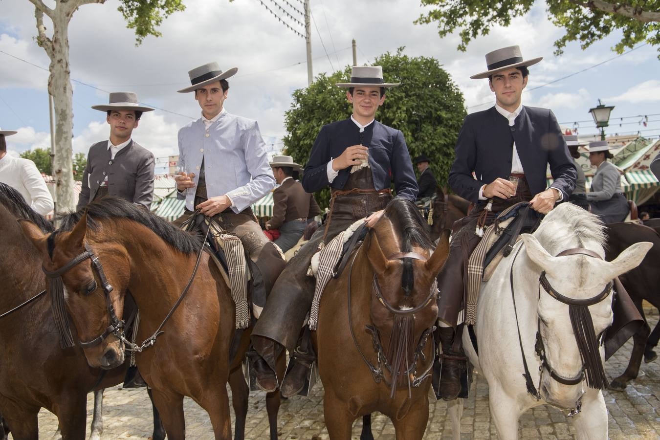 Asistentes al real en el miércoles de la Feria de Sevilla 2022. ROCÍO RUZ