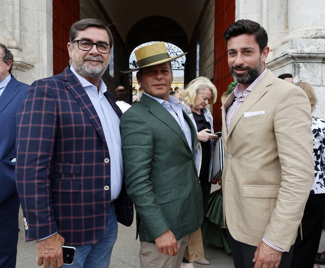 En imágenes, Puerta del Príncipe de la corrida de El Juli, Manzanares y Aguado en Sevilla