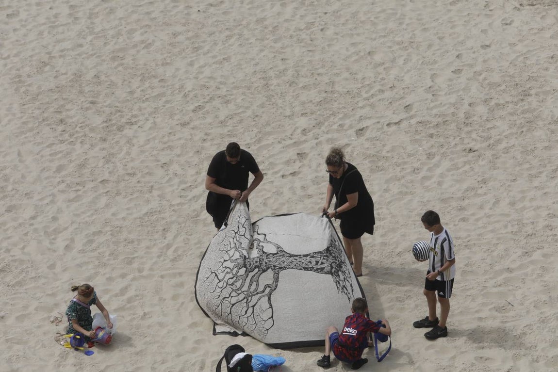 Fotos: &#039;Holi-Run&#039;, una carrera de color para celebrar el Día de las Escuelas Católicas en Cádiz
