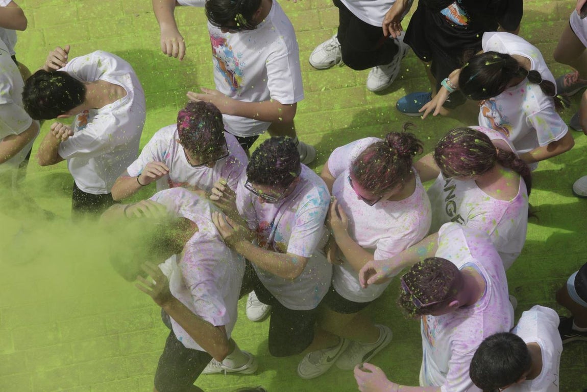 Fotos: &#039;Holi-Run&#039;, una carrera de color para celebrar el Día de las Escuelas Católicas en Cádiz
