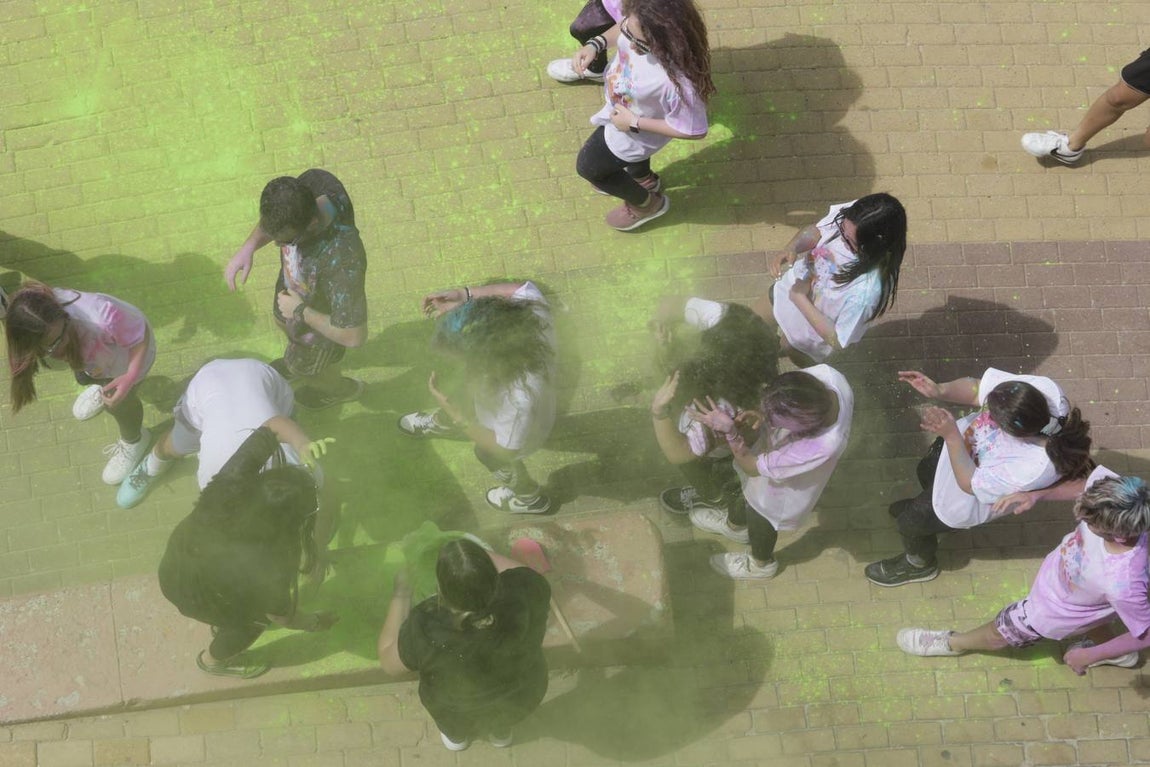 Fotos: &#039;Holi-Run&#039;, una carrera de color para celebrar el Día de las Escuelas Católicas en Cádiz