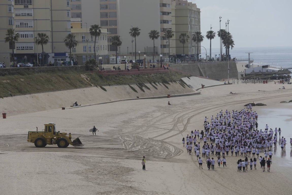 Fotos: &#039;Holi-Run&#039;, una carrera de color para celebrar el Día de las Escuelas Católicas en Cádiz