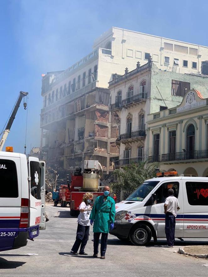 Poco después del acontecimiento, cientos de personas se comenzaron a aglomerar en el lugar y cortaron el acceso a internet en toda la zona. 