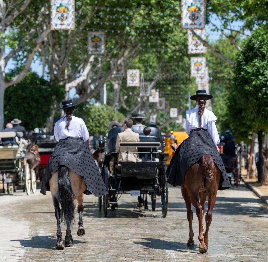 Ambiente durante el viernes de la Feria de Sevilla 2022. CRISTINA GÓMEZ