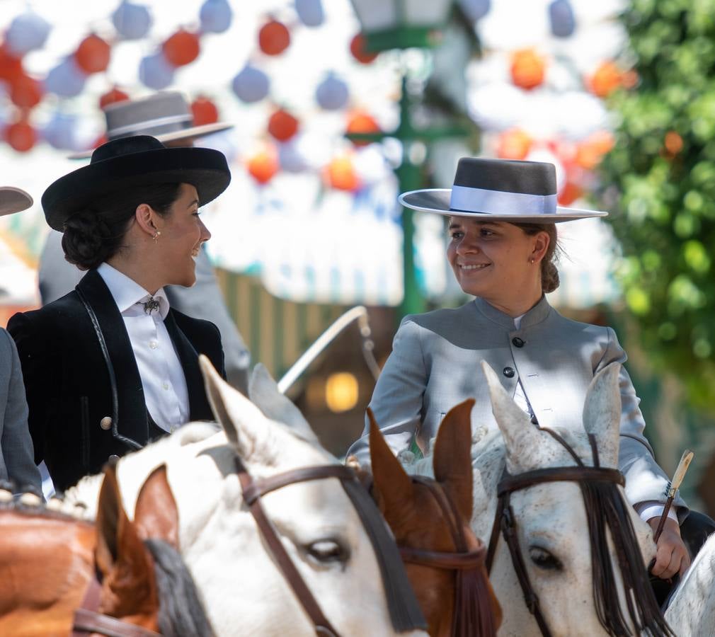 Ambiente durante el viernes de la Feria de Sevilla 2022. CRISTINA GÓMEZ