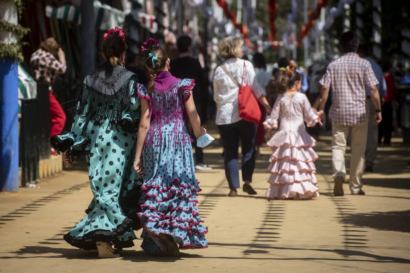 Ambiente durante el viernes en la Feria de Sevilla 2022. MAYA BALANYÀ