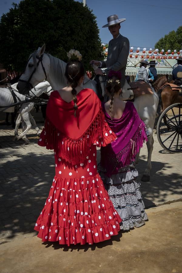 Ambiente durante el viernes en la Feria de Sevilla 2022. MAYA BALANYÀ