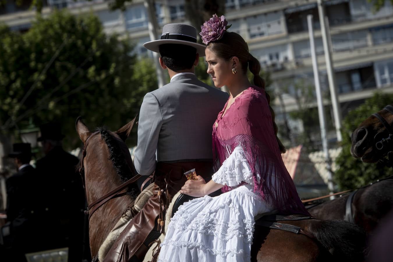 Ambiente durante el viernes en la Feria de Sevilla 2022. MAYA BALANYÀ