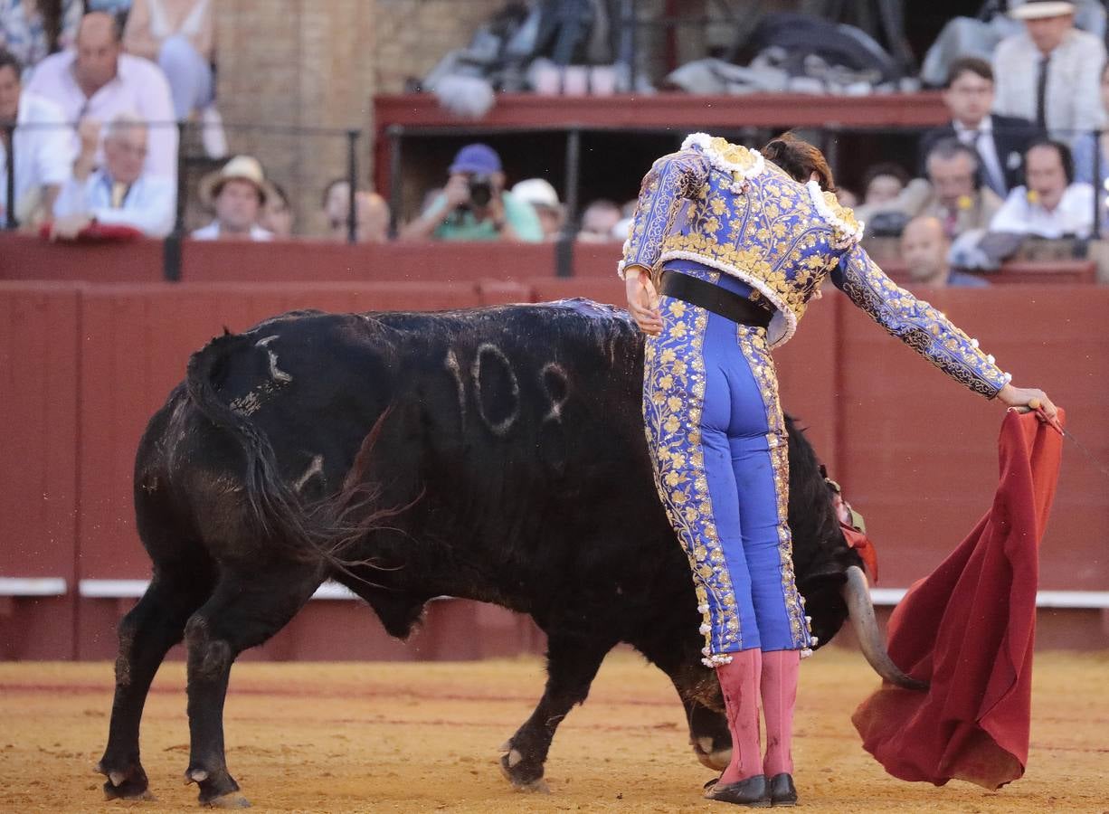 Corrida del viernes de farolillos de 2022 en la plaza de toros de Sevilla. RAÚL DOBLADO