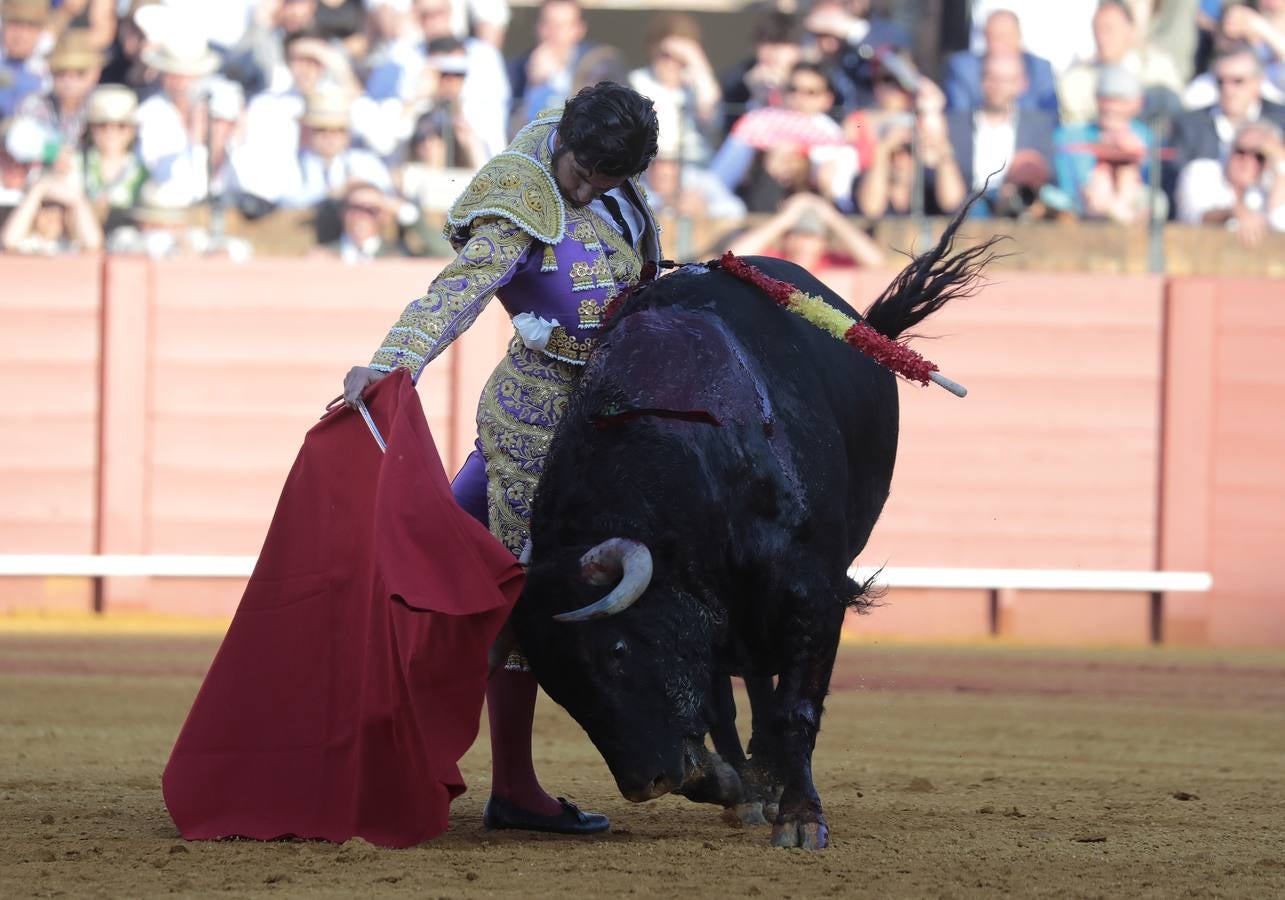 Corrida del viernes de farolillos de 2022 en la plaza de toros de Sevilla. RAÚL DOBLADO