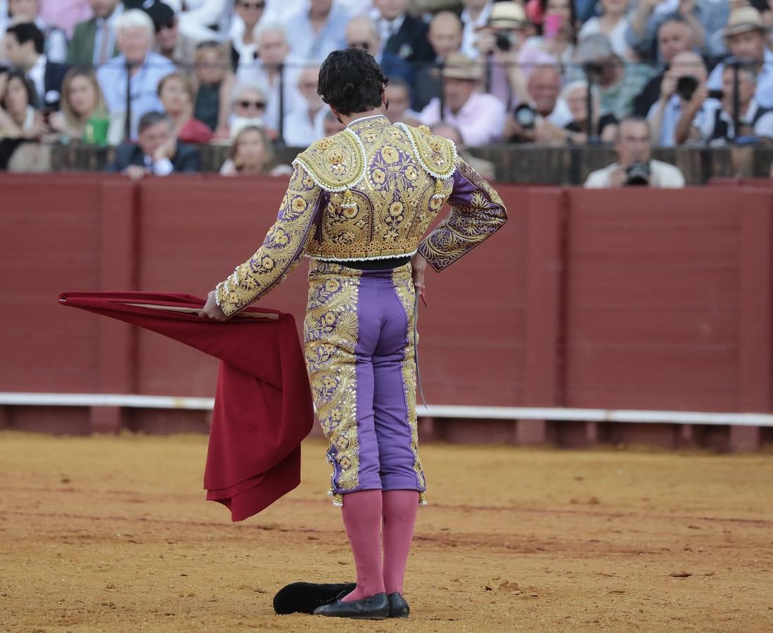 Corrida del viernes de farolillos de 2022 en la plaza de toros de Sevilla. RAÚL DOBLADO