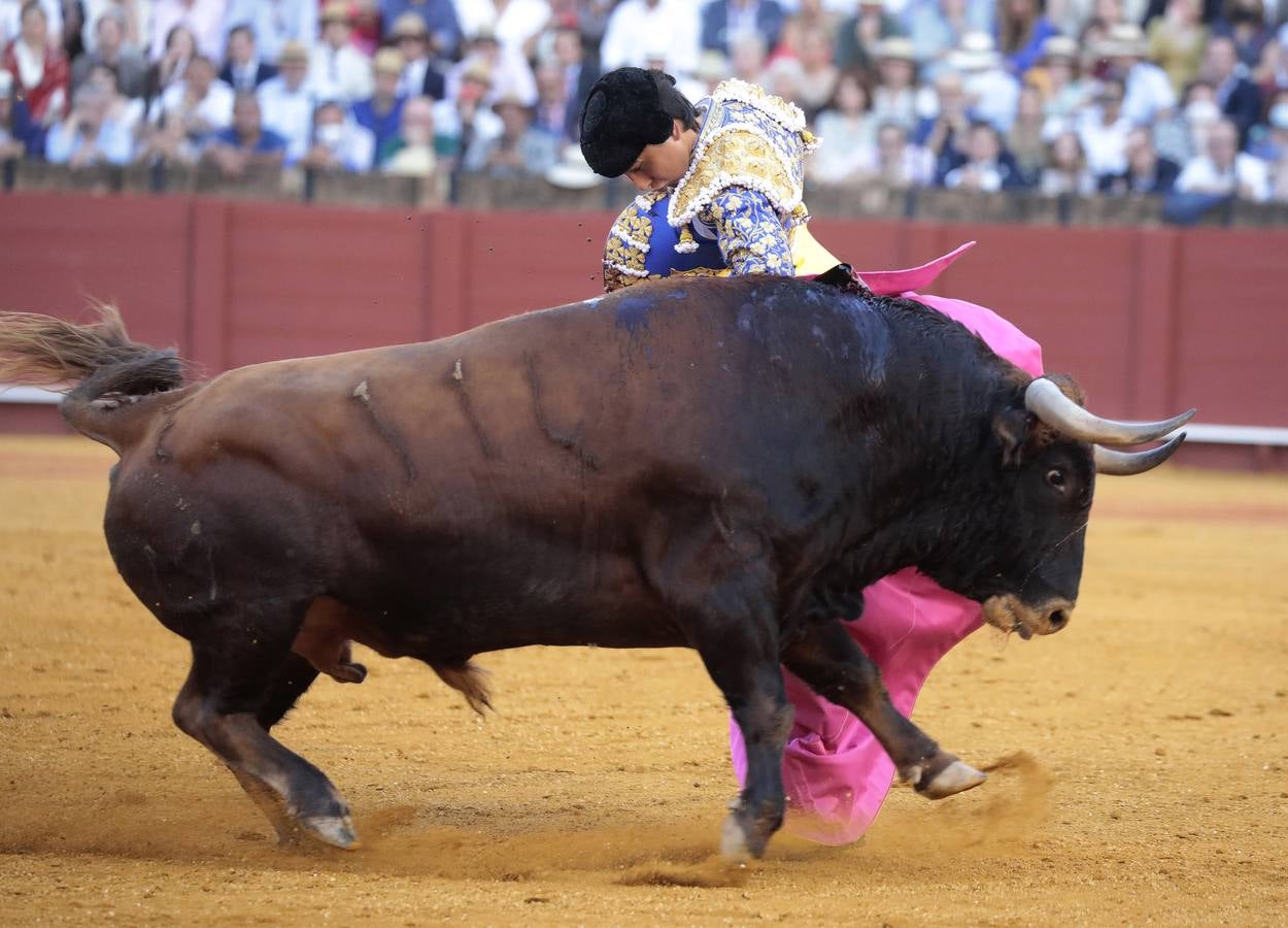 Corrida del viernes de farolillos de 2022 en la plaza de toros de Sevilla. RAÚL DOBLADO