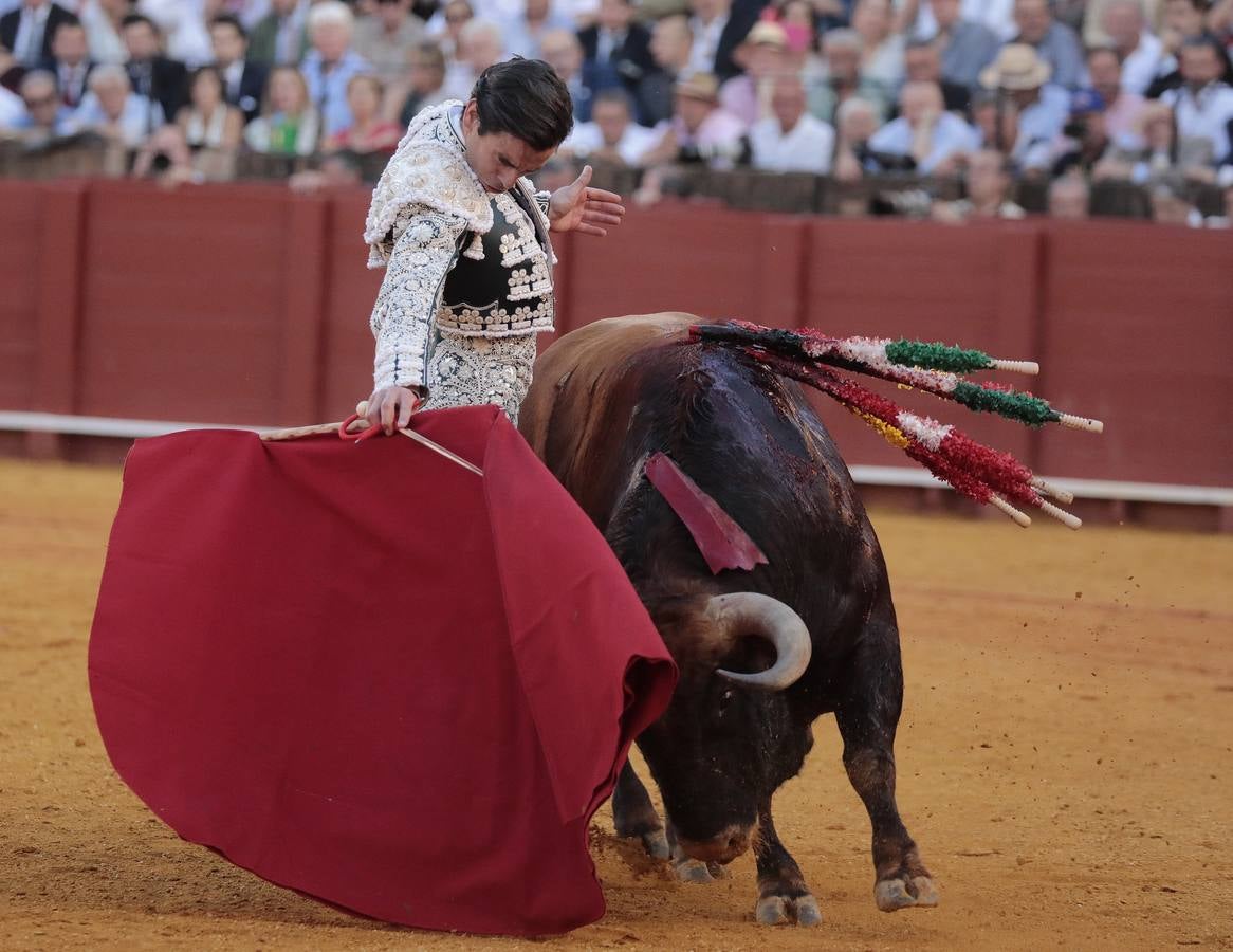 Corrida del viernes de farolillos de 2022 en la plaza de toros de Sevilla. RAÚL DOBLADO