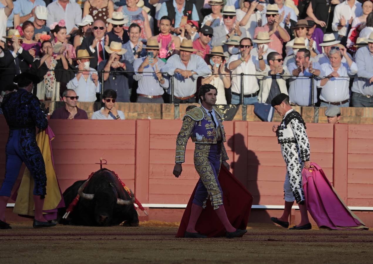 Corrida del viernes de farolillos de 2022 en la plaza de toros de Sevilla. RAÚL DOBLADO