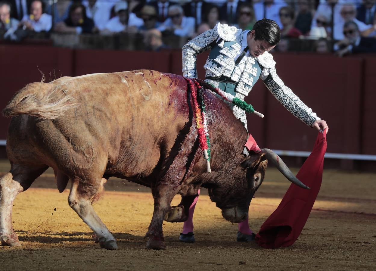 Corrida del viernes de farolillos de 2022 en la plaza de toros de Sevilla. RAÚL DOBLADO