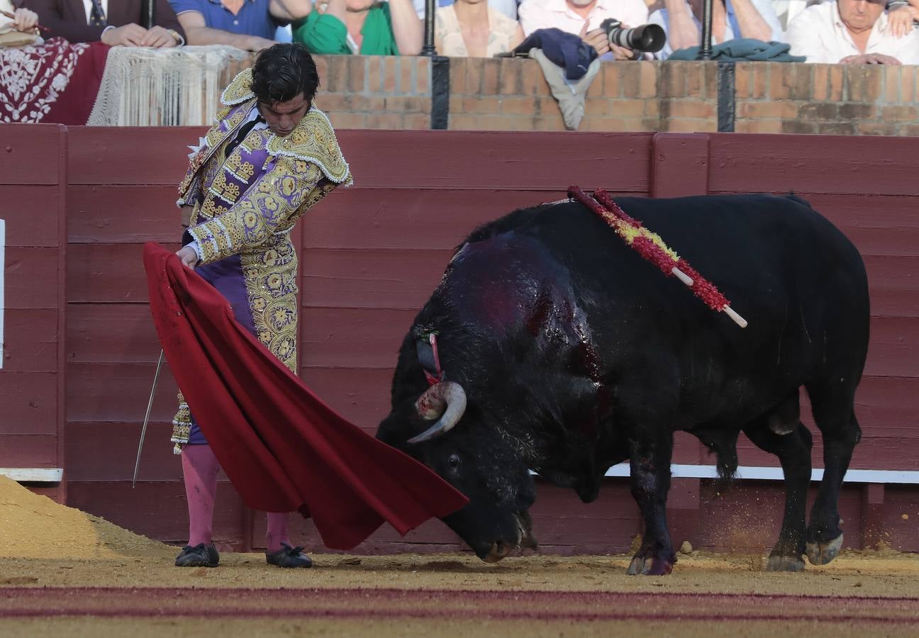 Corrida del viernes de farolillos de 2022 en la plaza de toros de Sevilla. RAÚL DOBLADO