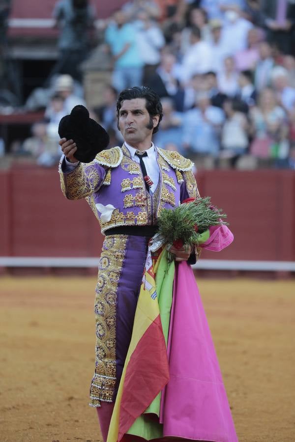 Corrida del viernes de farolillos de 2022 en la plaza de toros de Sevilla. RAÚL DOBLADO