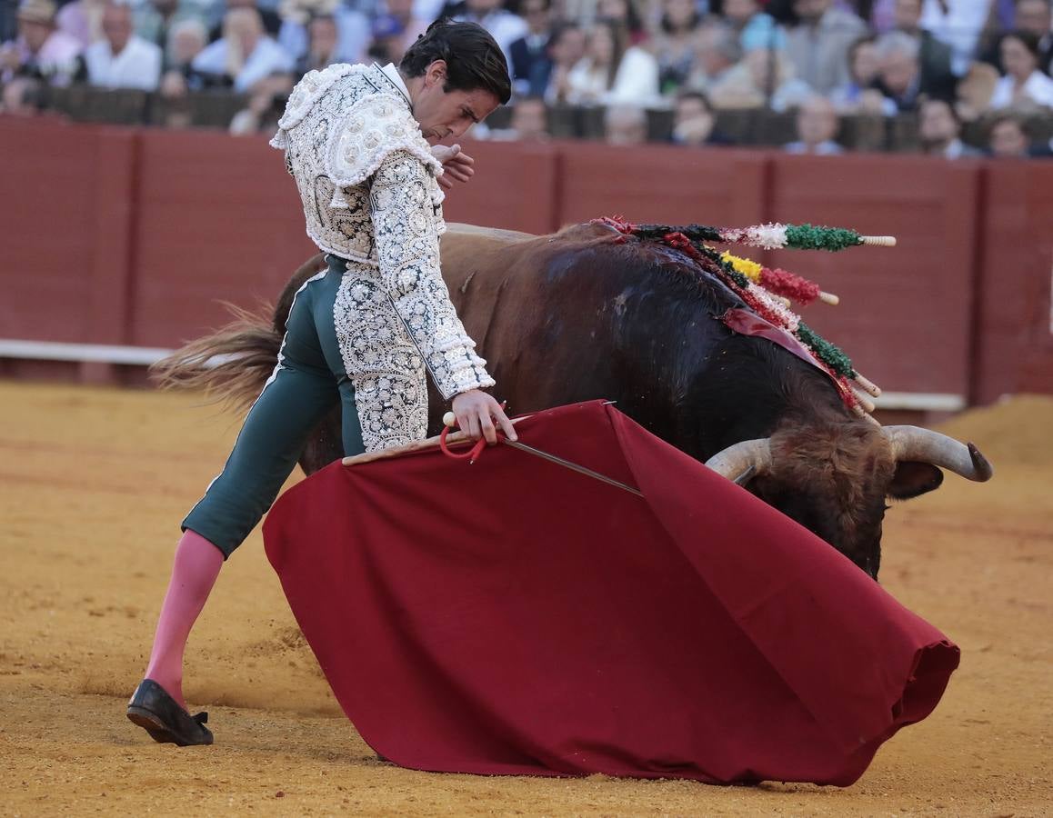 Corrida del viernes de farolillos de 2022 en la plaza de toros de Sevilla. RAÚL DOBLADO