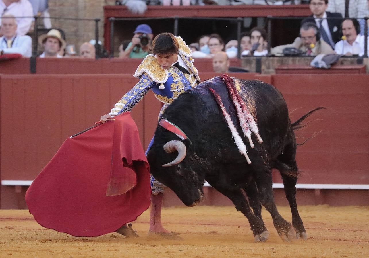 Corrida del viernes de farolillos de 2022 en la plaza de toros de Sevilla. RAÚL DOBLADO