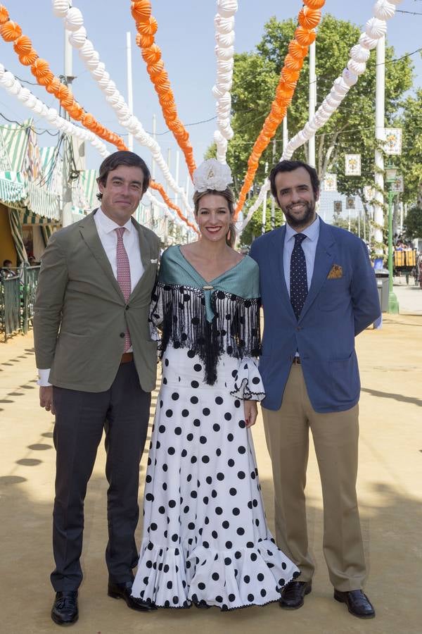 Asistentes al real durante el viernes de la Feria de Sevilla 2022. ROCÍO RUZ