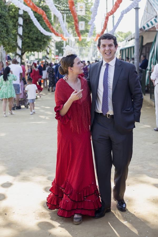 Asistentes al real durante el viernes de la Feria de Sevilla 2022. ROCÍO RUZ