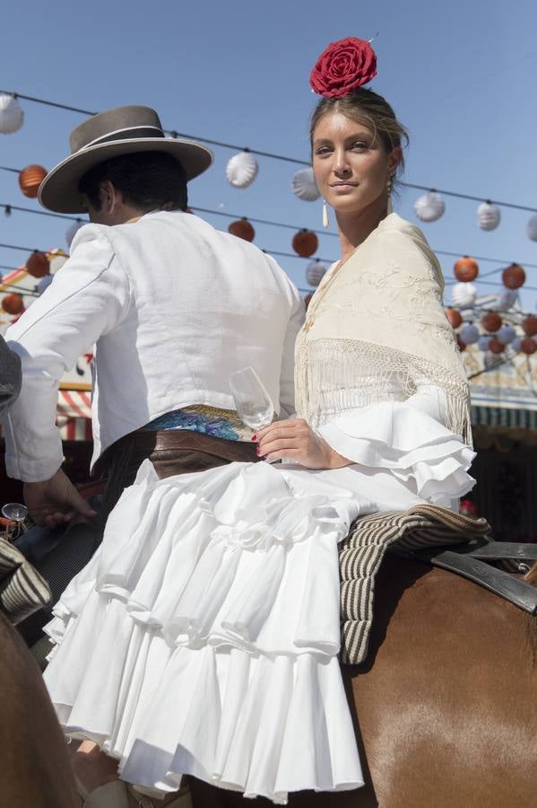 Asistentes al real durante el viernes de la Feria de Sevilla 2022. ROCÍO RUZ