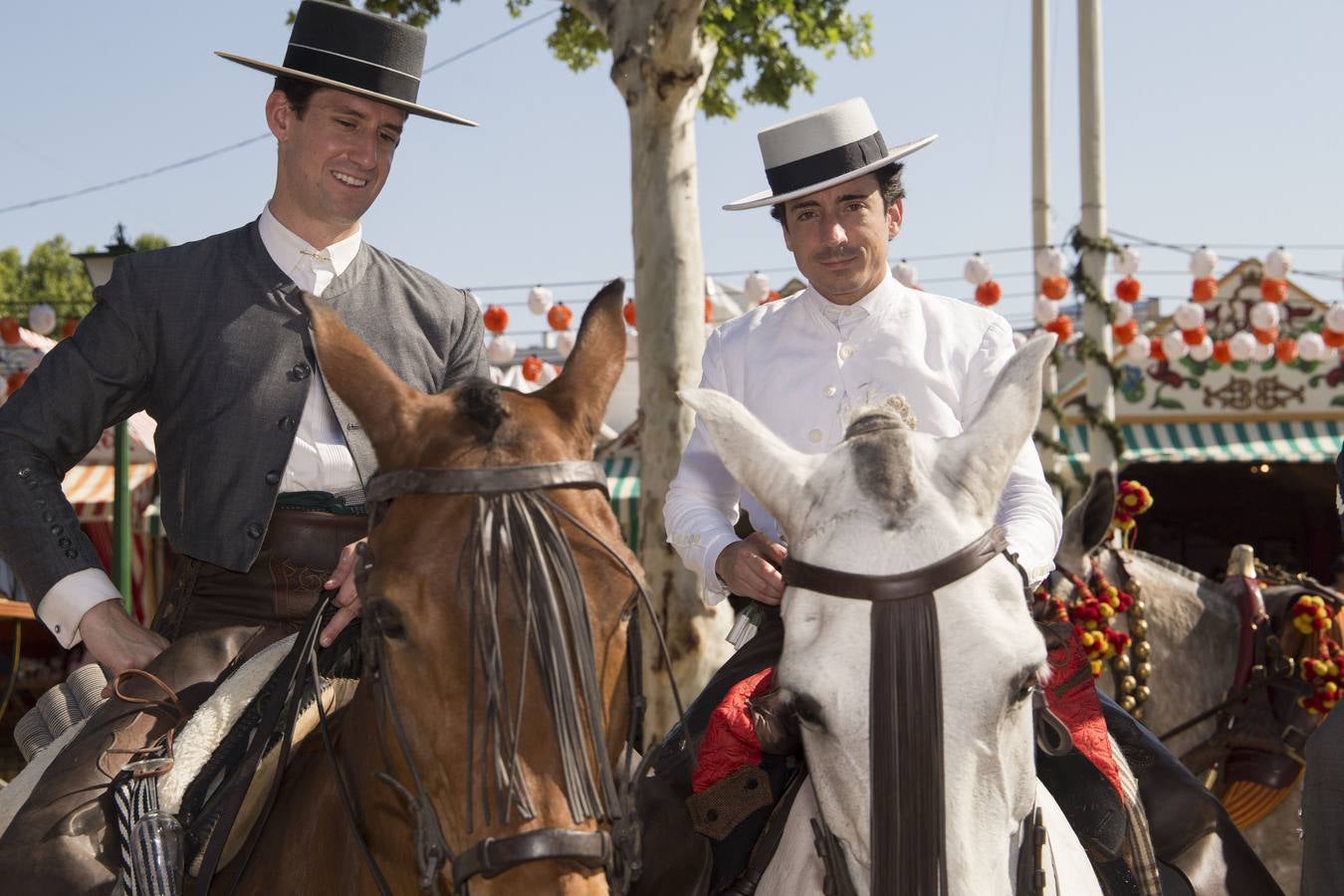 Asistentes al real durante el viernes de la Feria de Sevilla 2022. ROCÍO RUZ