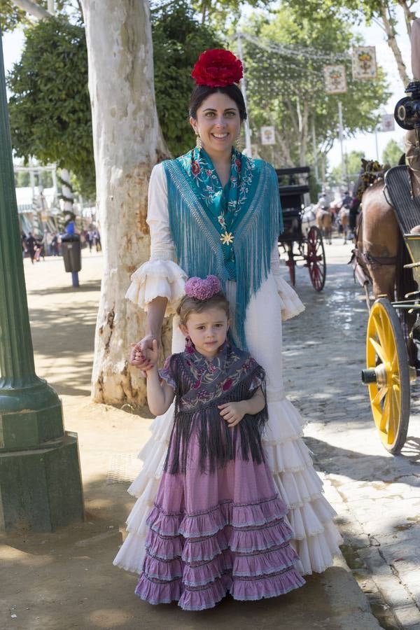 Asistentes al real durante el viernes de la Feria de Sevilla 2022. ROCÍO RUZ