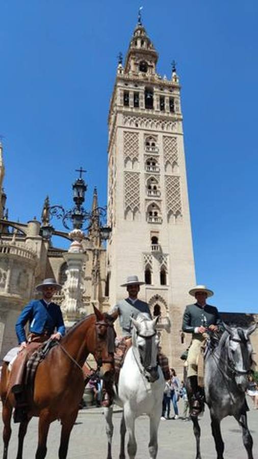 Foto de los lectores de ABC de la Feria de Sevilla 2022. ABC