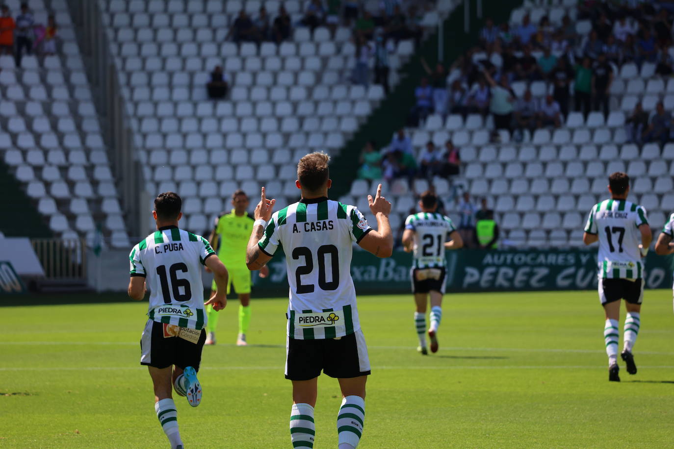 El ambiente y las mejores jugadas Córdoba CF - AD Ceuta en El Arcángel, en imágenes