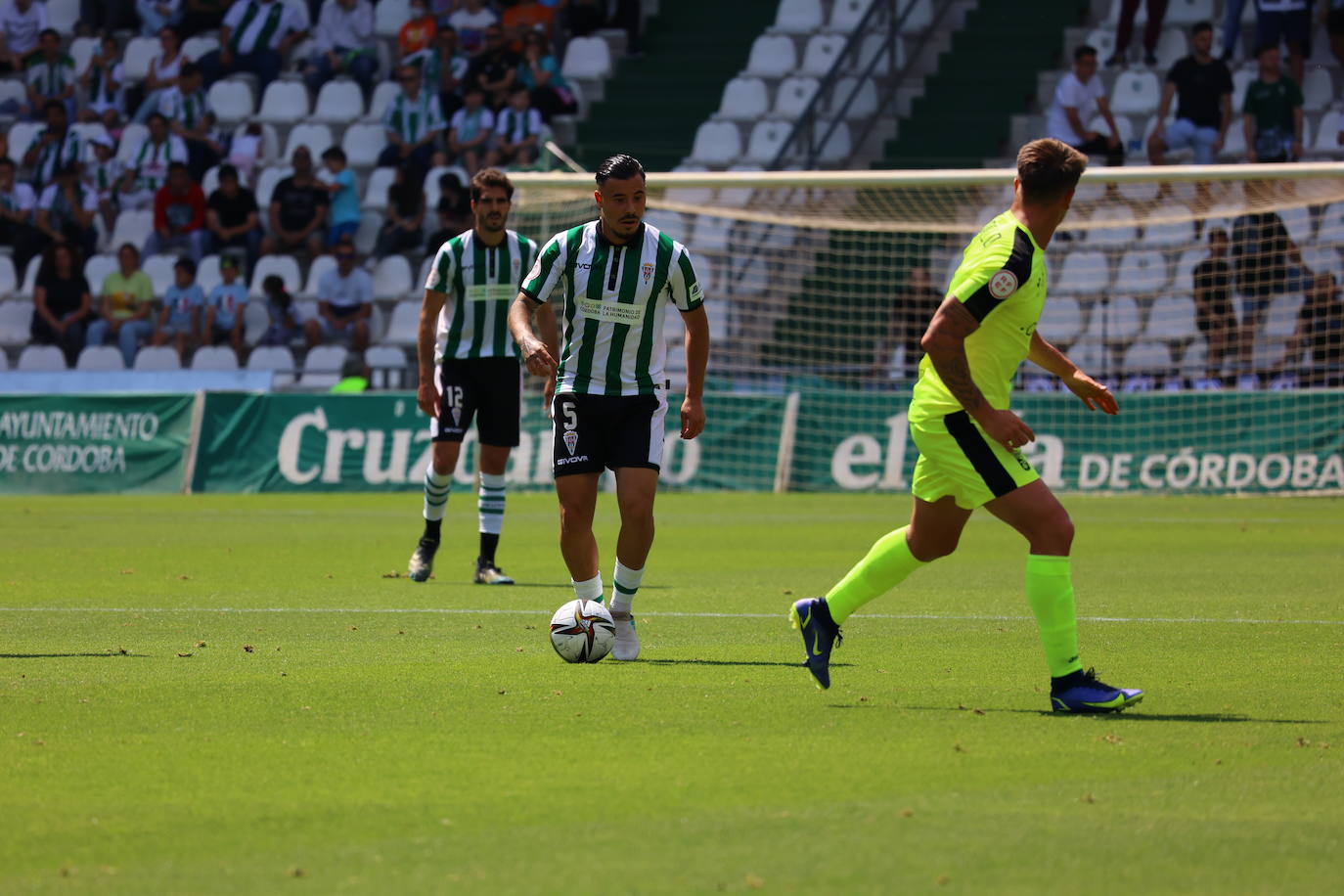 El ambiente y las mejores jugadas Córdoba CF - AD Ceuta en El Arcángel, en imágenes