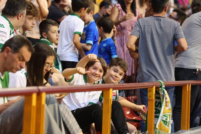 El excelente ambiente en las gradas del Córdoba Patrimonio - Barça