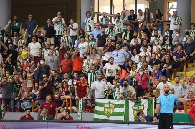 El excelente ambiente en las gradas del Córdoba Patrimonio - Barça