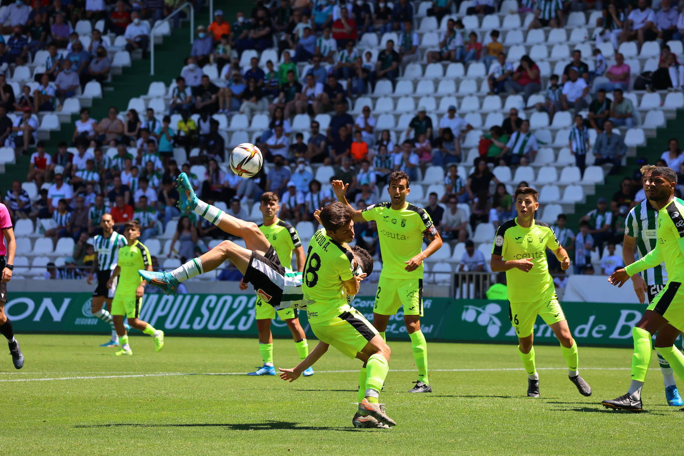 El ambiente y las mejores jugadas Córdoba CF - AD Ceuta en El Arcángel, en imágenes