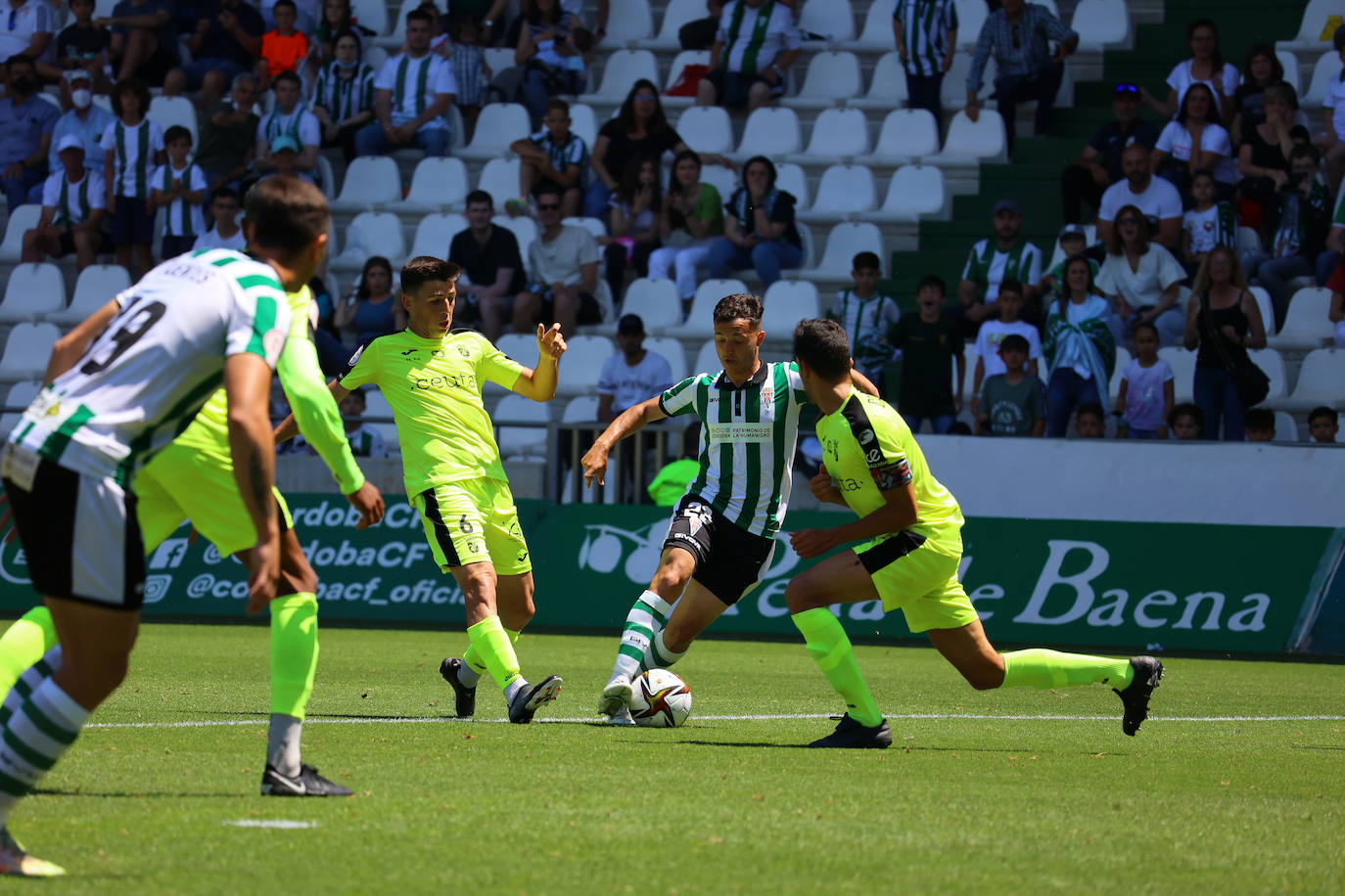 El ambiente y las mejores jugadas Córdoba CF - AD Ceuta en El Arcángel, en imágenes